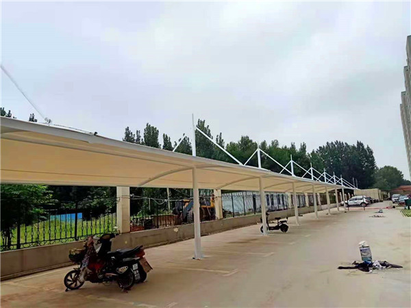 膜結(jié)構(gòu)自行車棚的建設(shè)上應(yīng)做好排水措施